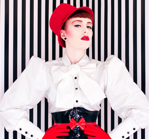 Previous<span>PhotoGrafics</span><i>→</i>